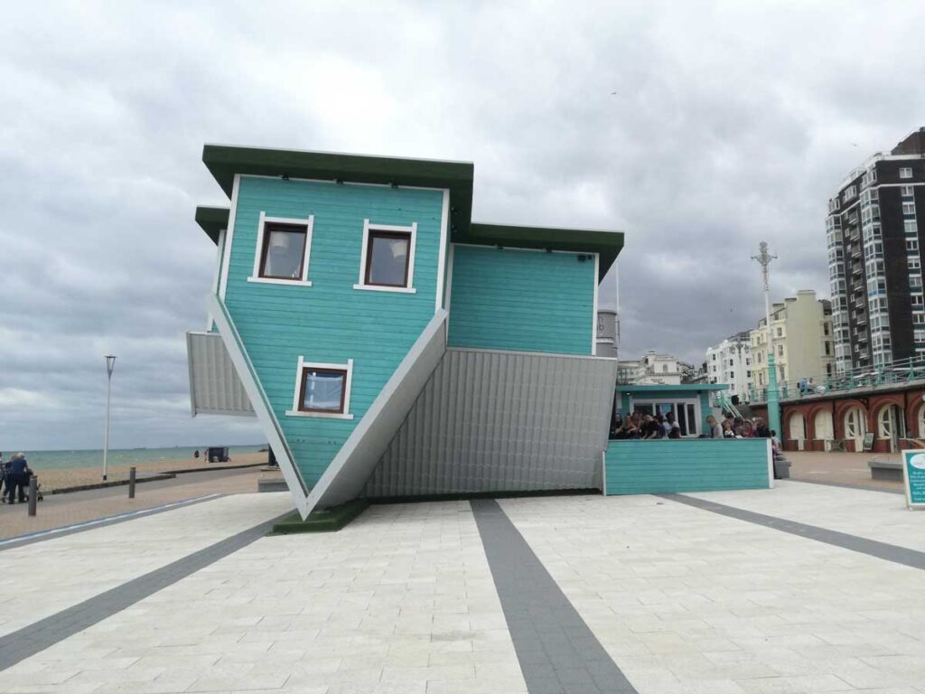 casa del reves azul inglaterra brighton